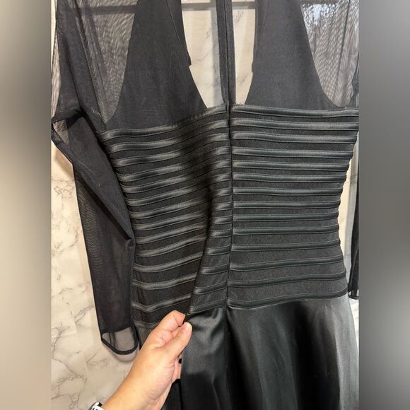 NEW JS Collections Black Fit & Flare Long Sleeve Gown Size 12 - Picture 6 of 8